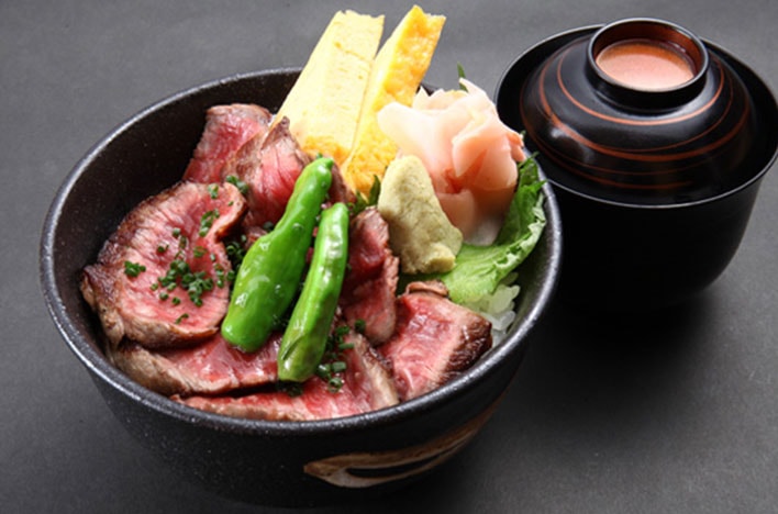 ステーキ丼（味噌汁付き）